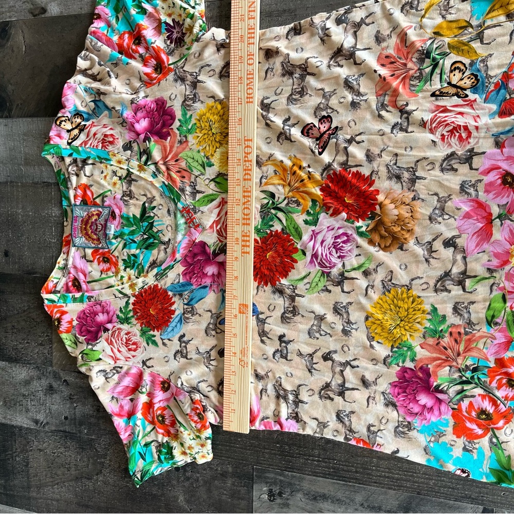 Johnny Was ~ Lace Garden Printed V-Neck Tee ~ Horses & Butterflies ~ XL - Picture 7 of 11